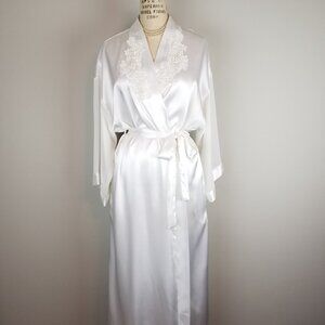 Romantic White Satin Bridal Dressing Gown with Lace & Pearls Ladies size Large